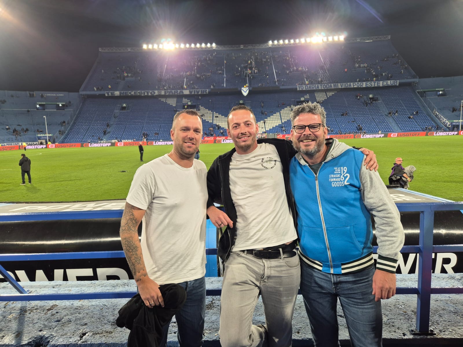 Reizigers in het stadion van Vélez Sarsfield