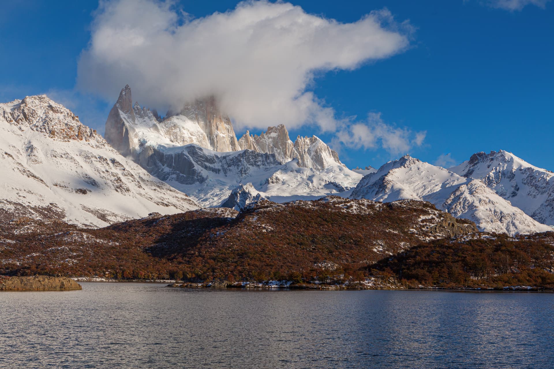 De besneeuwde bergen rond El Calafate in Patagonië