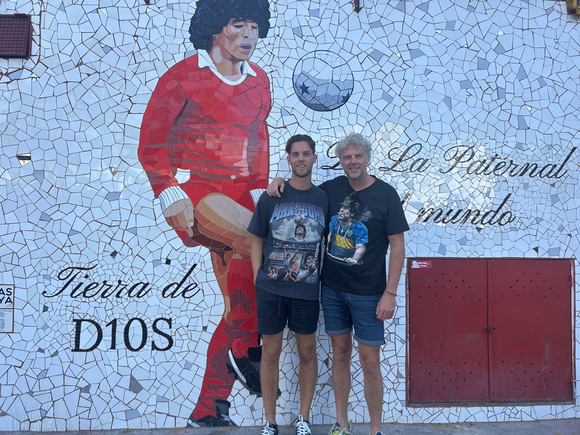 Bij het Maradona mural in La Paternal