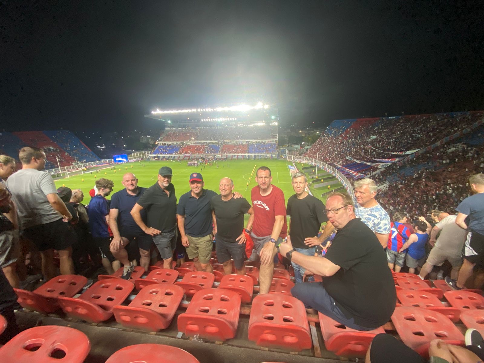 Groep reizigers bij San Lorenzo